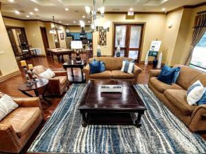 Apartments in San Antonio, TX - Clubhouse Seating Area with View of Pool Table