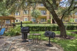 Three Bedroom Apartments in San Antonio, TX - Outdoor Grill Area
