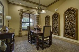 Apartments in San Antonio, TX - Clubhouse Dining Area